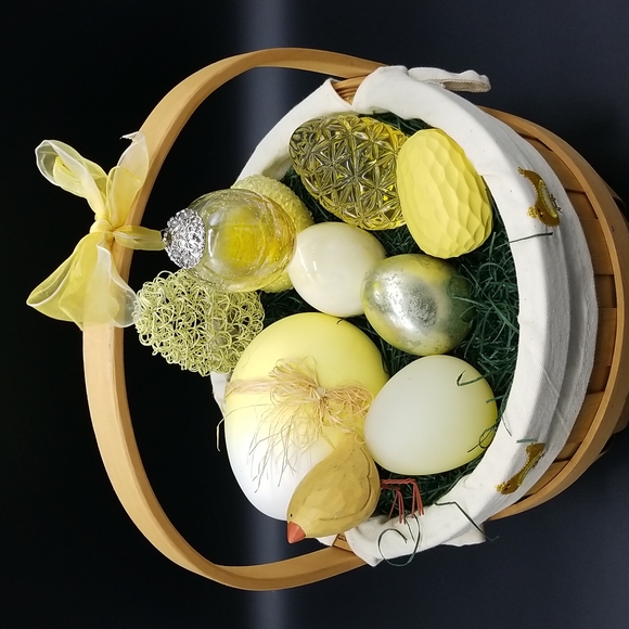 2 Decorative Wood Spring Baskets with 18 Decorative Eggs 5 Chicks & 1 Eggholder - Picture 2 of 15